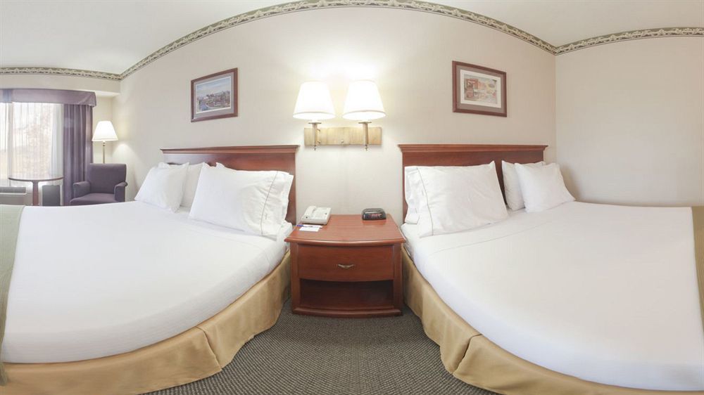 Round Hill Inn Orange Bagian luar foto