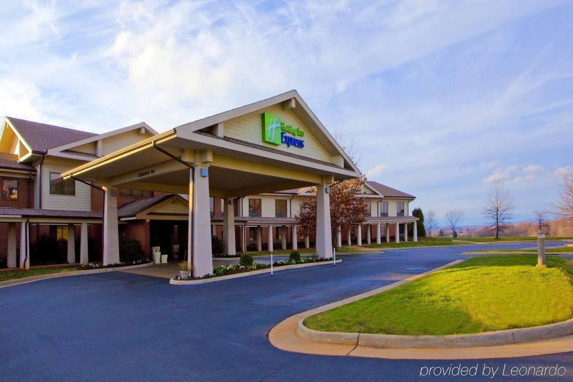 Round Hill Inn Orange Bagian luar foto