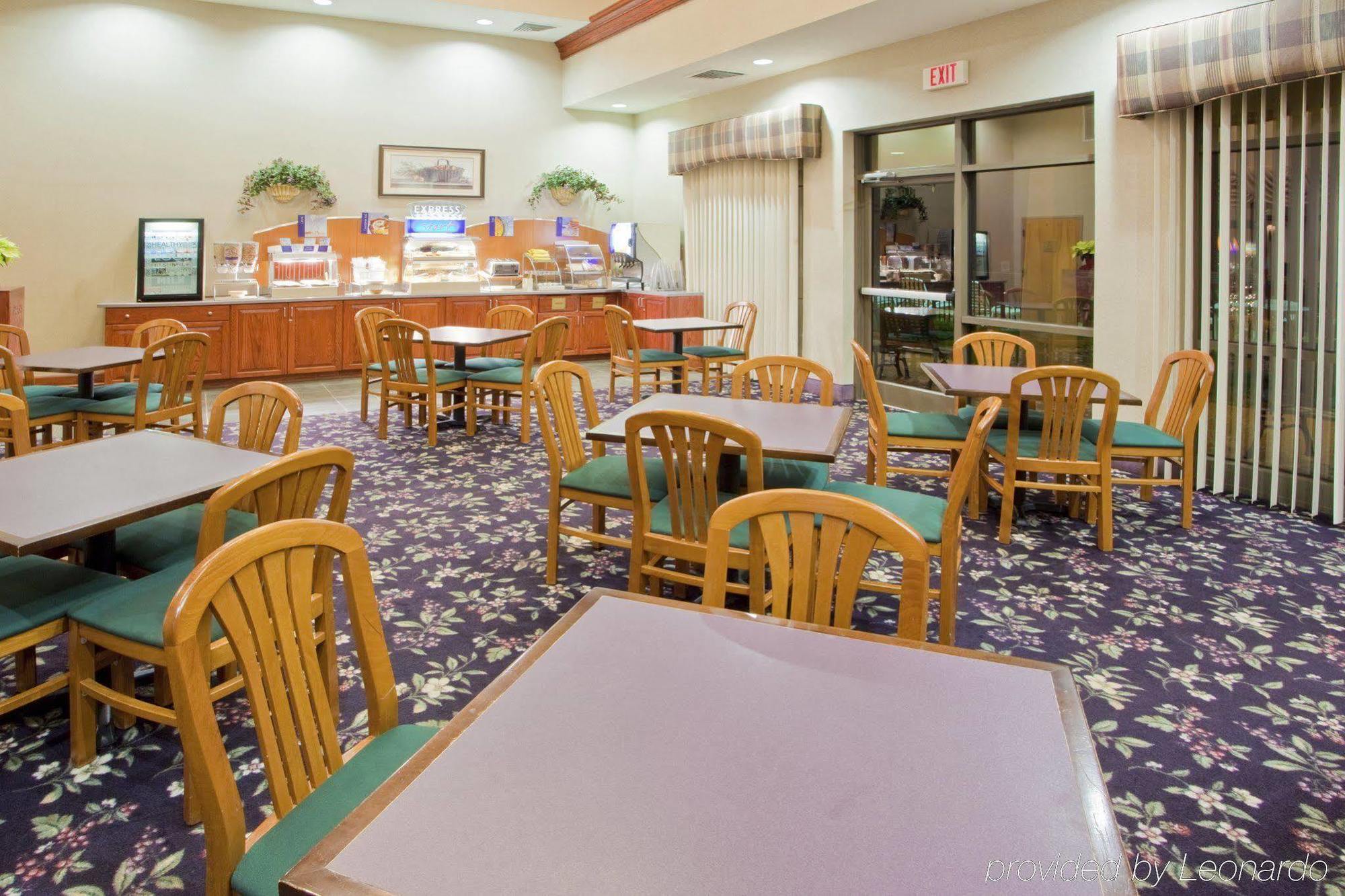 Round Hill Inn Orange Bagian luar foto