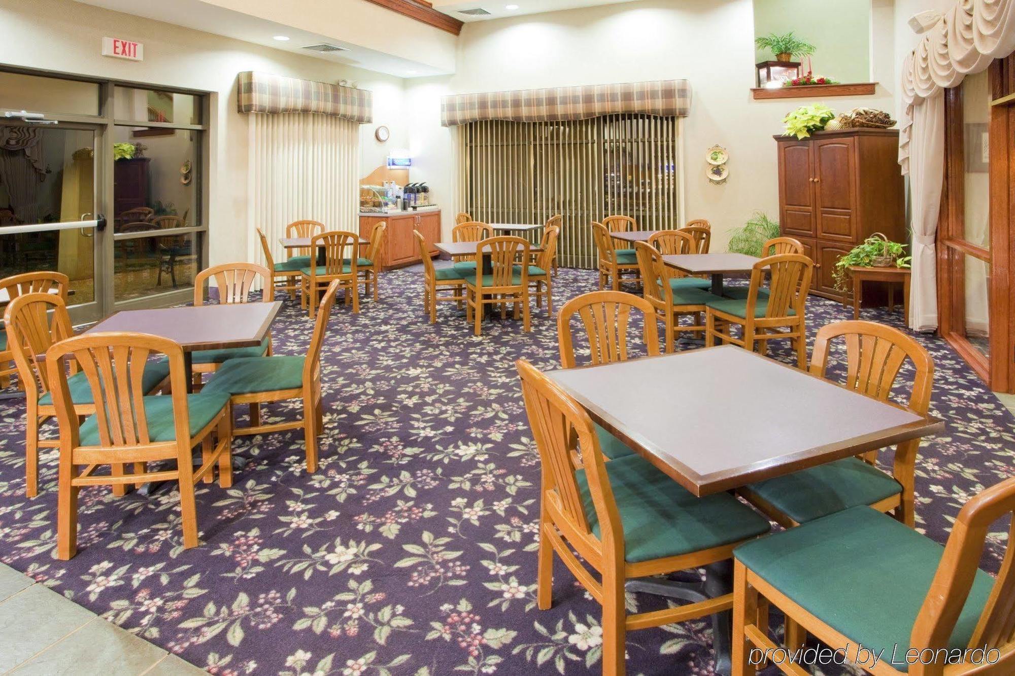 Round Hill Inn Orange Bagian luar foto