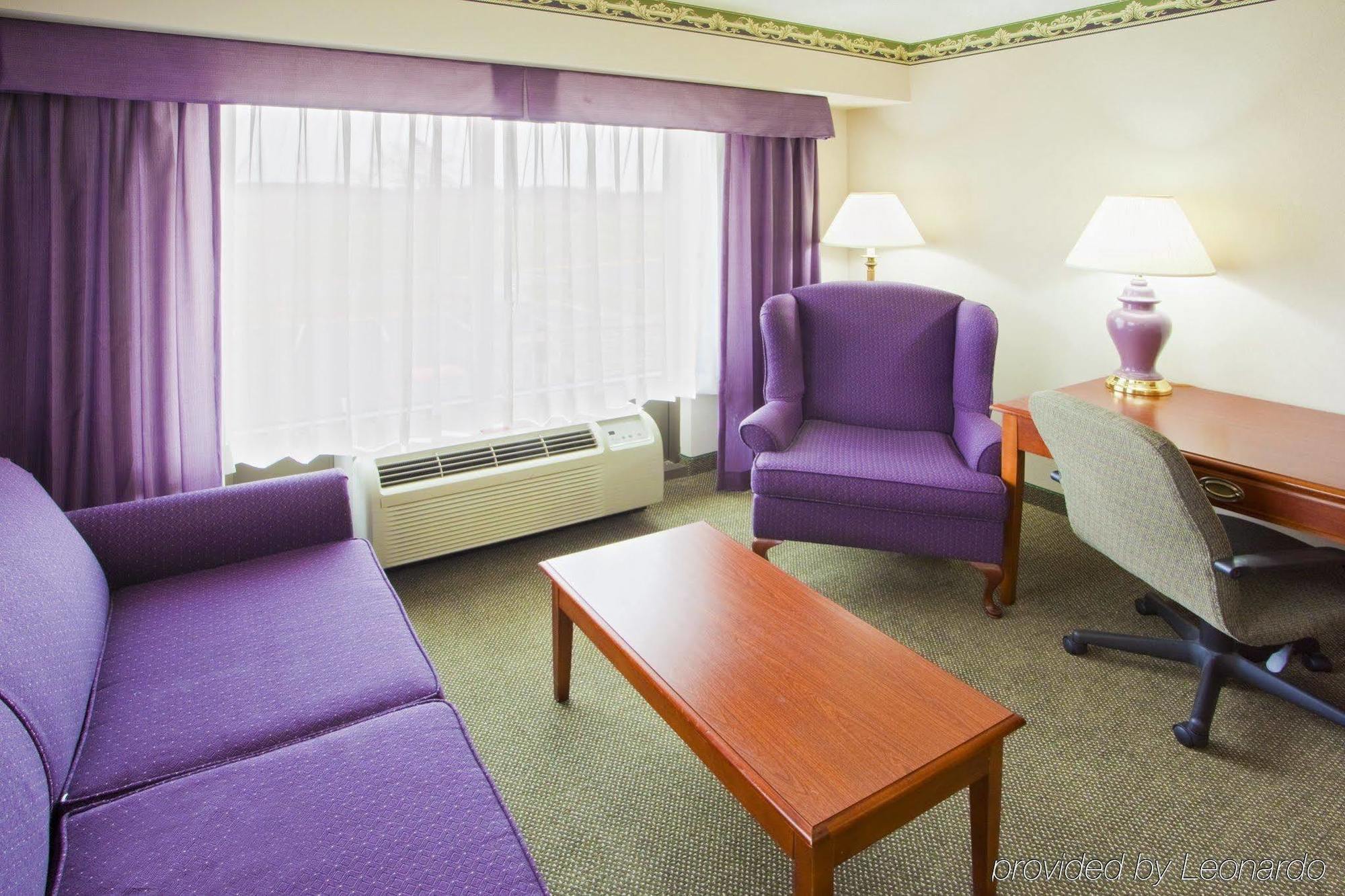 Round Hill Inn Orange Bagian luar foto