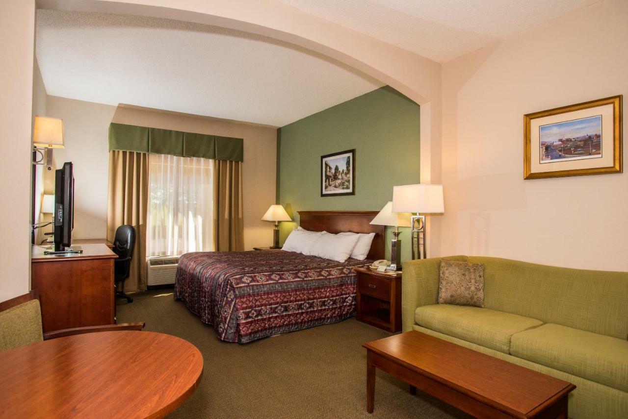 Round Hill Inn Orange Bagian luar foto