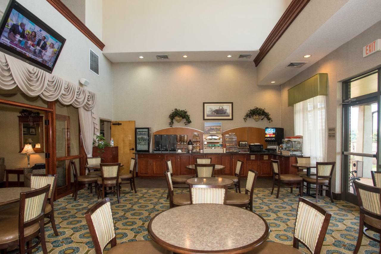 Round Hill Inn Orange Bagian luar foto