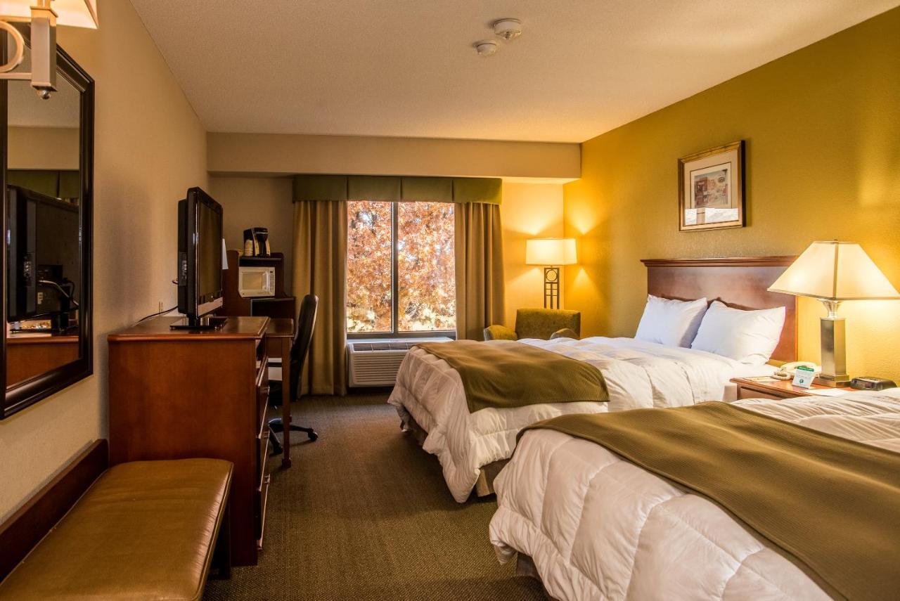 Round Hill Inn Orange Bagian luar foto